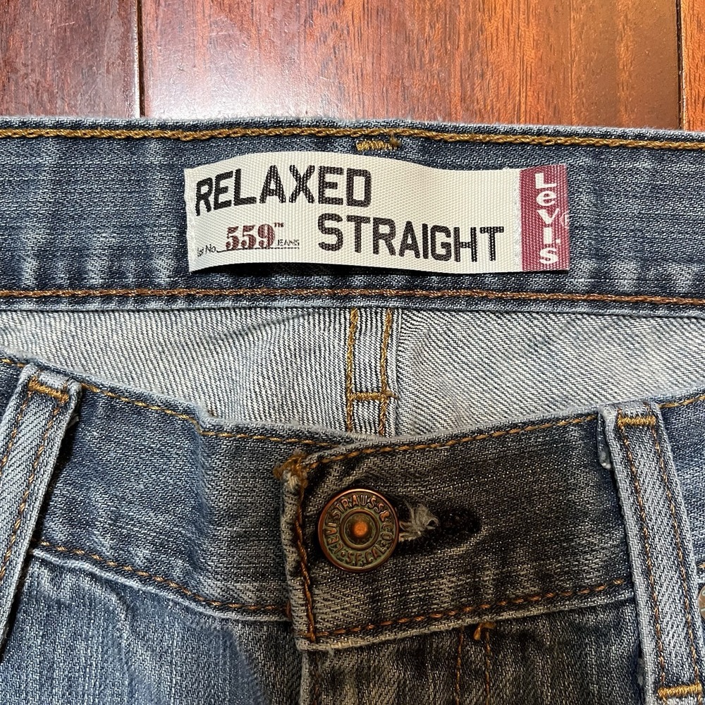 Levis Jeans Mens 34x34 (34x32) 559 Relaxed Straight Blue Light Wash Grunge Y2K